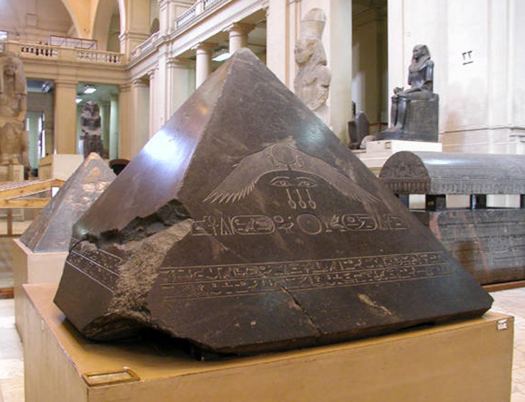Pyramidion_of_the_Pyramid_of_Amenemhet_III_at_Dahshur